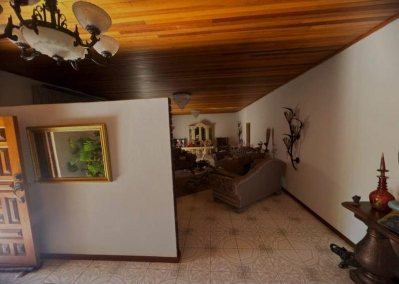 5 Bedroom Property for Sale in Mountain View Gauteng