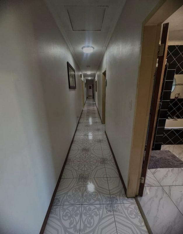 5 Bedroom Property for Sale in Mountain View Gauteng