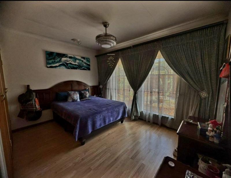 5 Bedroom Property for Sale in Mountain View Gauteng