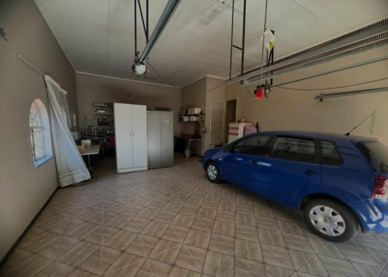 5 Bedroom Property for Sale in Mountain View Gauteng