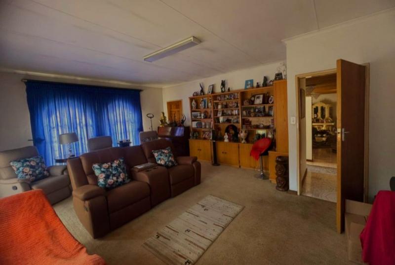 5 Bedroom Property for Sale in Mountain View Gauteng