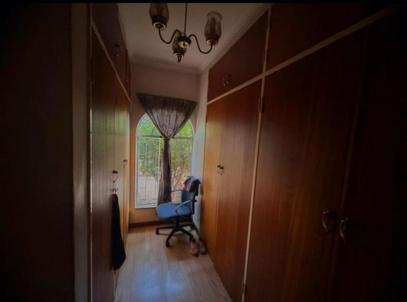 5 Bedroom Property for Sale in Mountain View Gauteng