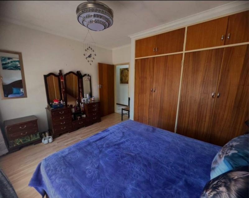 5 Bedroom Property for Sale in Mountain View Gauteng