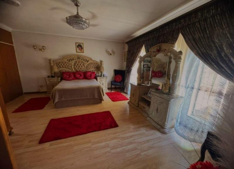 5 Bedroom Property for Sale in Mountain View Gauteng