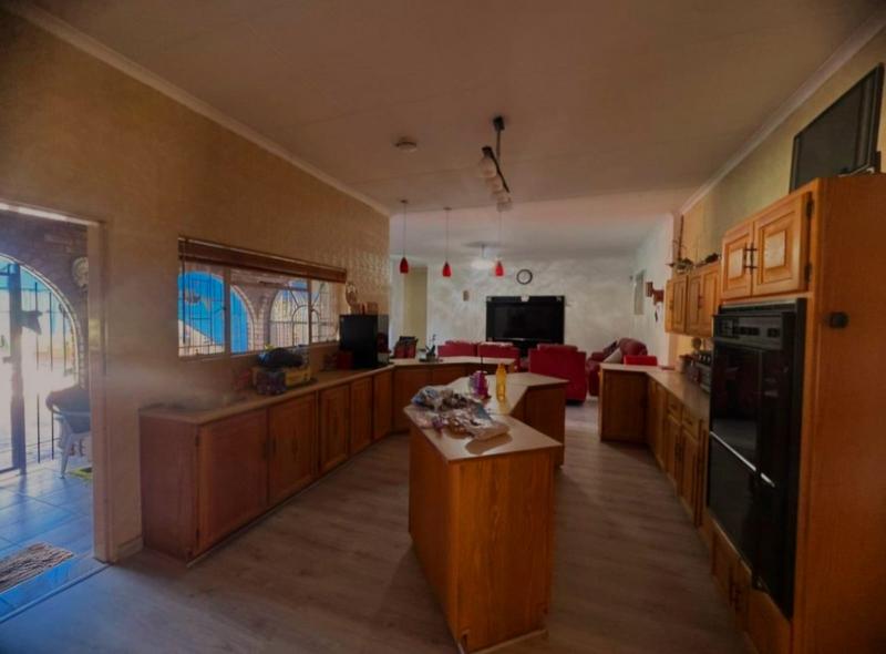 5 Bedroom Property for Sale in Mountain View Gauteng