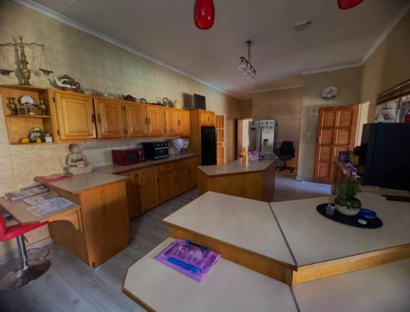5 Bedroom Property for Sale in Mountain View Gauteng