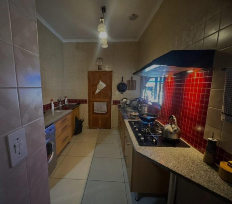 5 Bedroom Property for Sale in Mountain View Gauteng