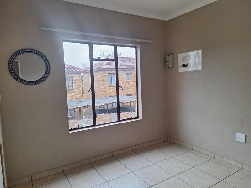 2 Bedroom Property for Sale in Helikonpark Gauteng