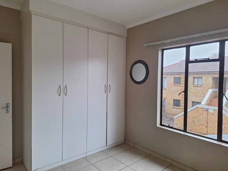 2 Bedroom Property for Sale in Helikonpark Gauteng