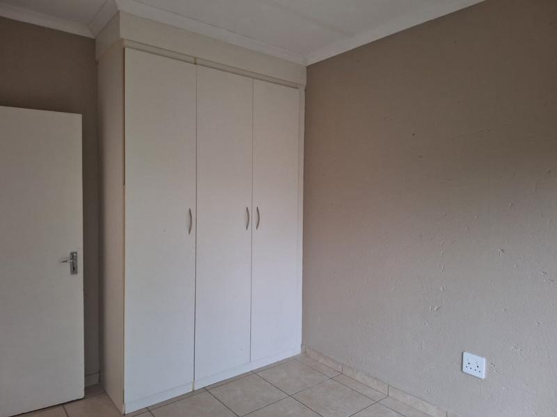 2 Bedroom Property for Sale in Helikonpark Gauteng