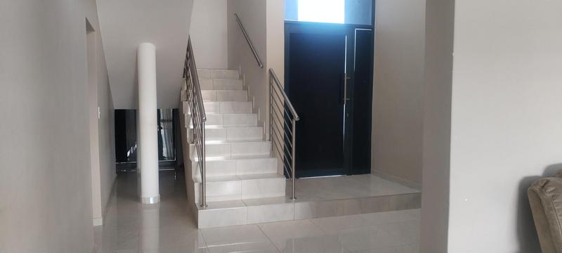 To Let 5 Bedroom Property for Rent in Wildtuinpark Gauteng