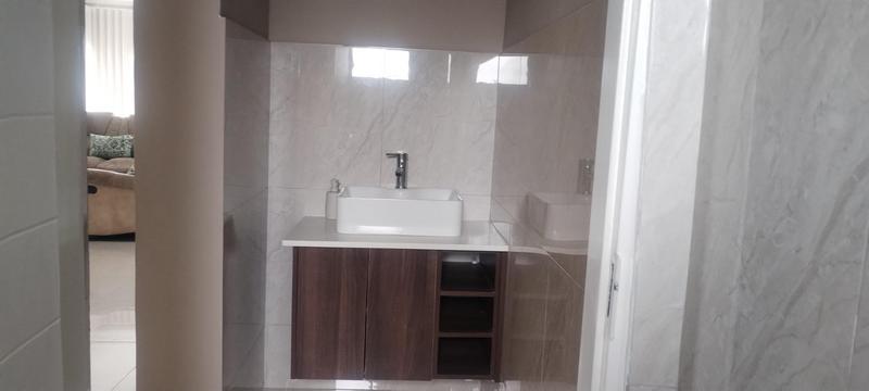 To Let 5 Bedroom Property for Rent in Wildtuinpark Gauteng