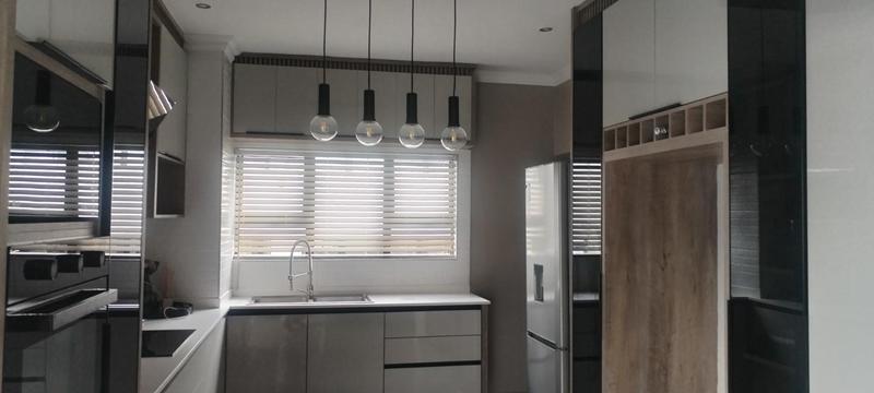 To Let 5 Bedroom Property for Rent in Wildtuinpark Gauteng