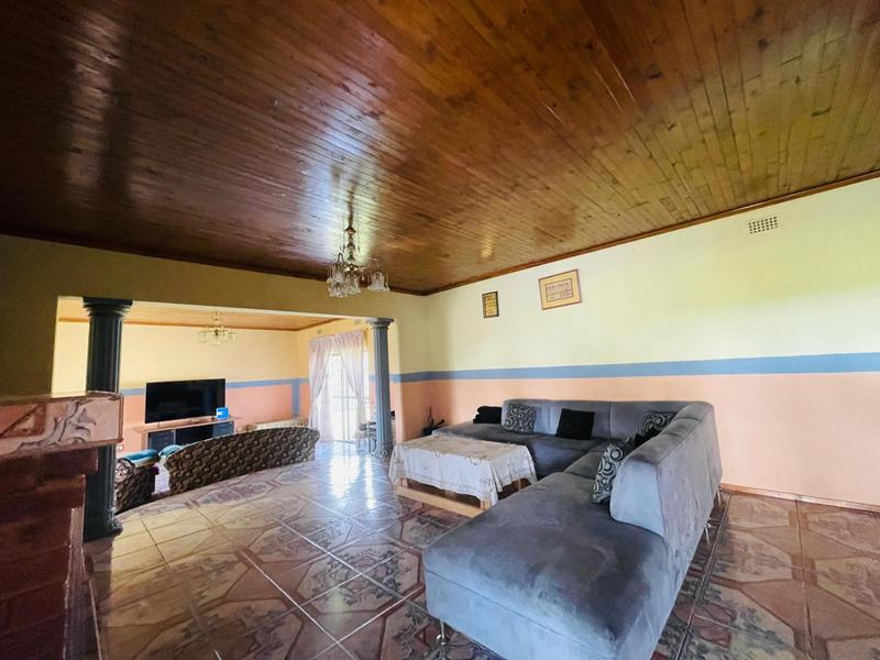 4 Bedroom Property for Sale in Mackenzie Park Gauteng