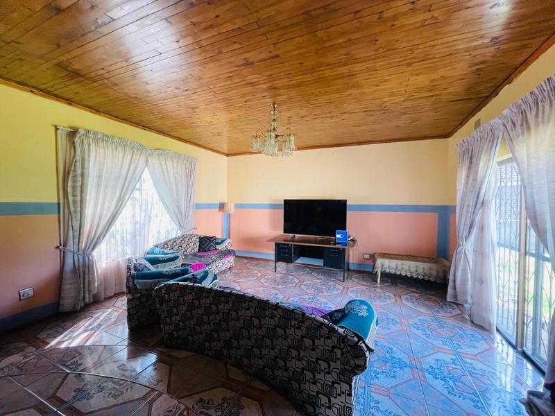 4 Bedroom Property for Sale in Mackenzie Park Gauteng