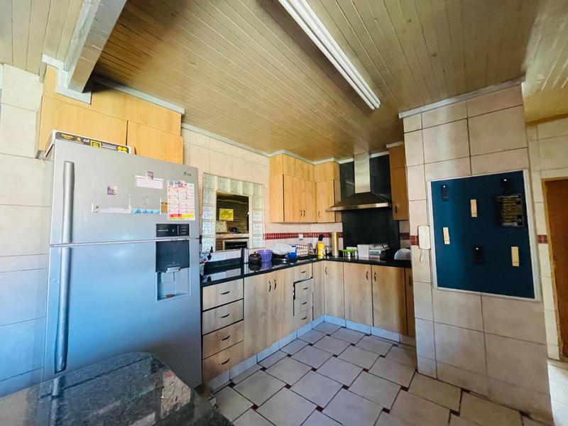 4 Bedroom Property for Sale in Mackenzie Park Gauteng