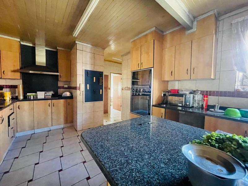 4 Bedroom Property for Sale in Mackenzie Park Gauteng