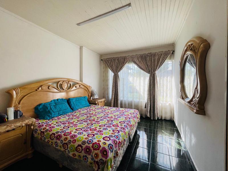 4 Bedroom Property for Sale in Mackenzie Park Gauteng