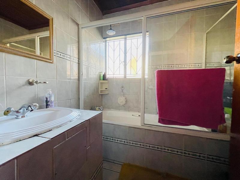 4 Bedroom Property for Sale in Mackenzie Park Gauteng
