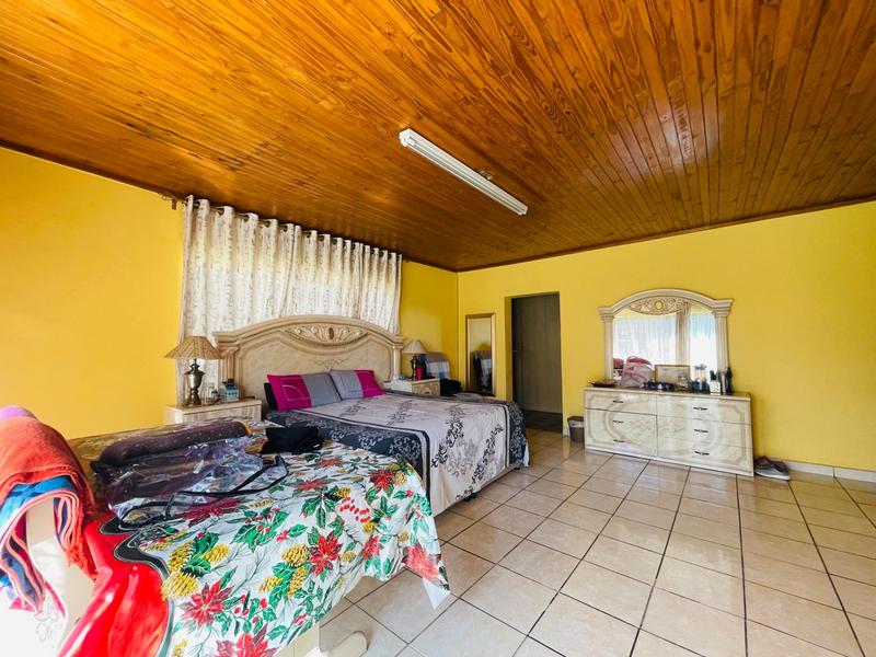 4 Bedroom Property for Sale in Mackenzie Park Gauteng