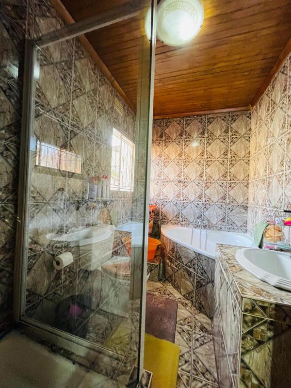 4 Bedroom Property for Sale in Mackenzie Park Gauteng