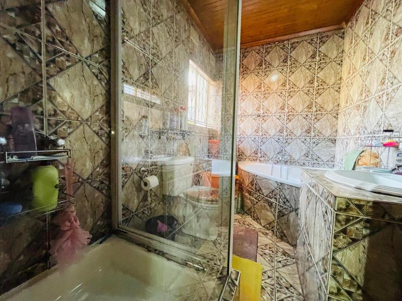 4 Bedroom Property for Sale in Mackenzie Park Gauteng