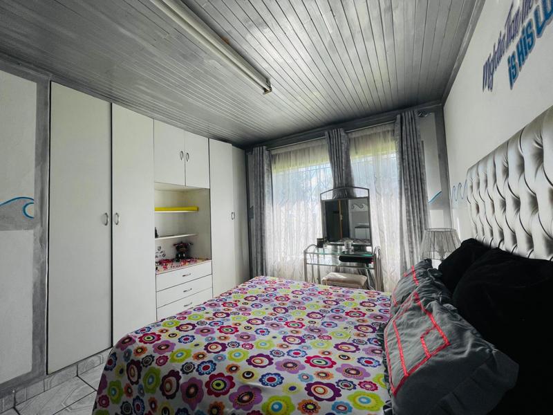 4 Bedroom Property for Sale in Mackenzie Park Gauteng
