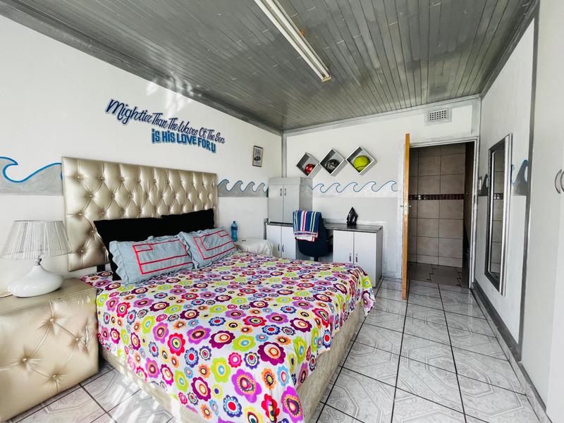 4 Bedroom Property for Sale in Mackenzie Park Gauteng