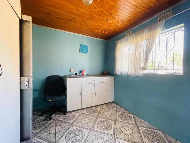 4 Bedroom Property for Sale in Mackenzie Park Gauteng