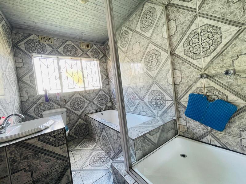 4 Bedroom Property for Sale in Mackenzie Park Gauteng