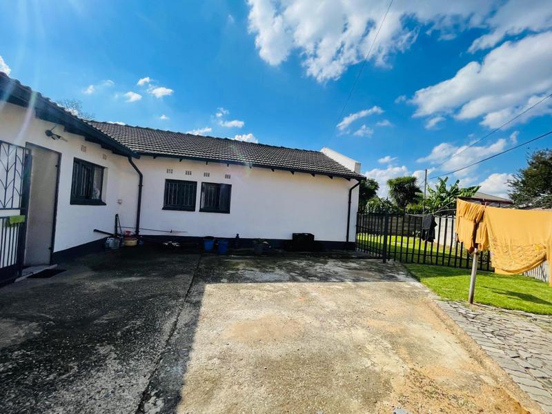 4 Bedroom Property for Sale in Mackenzie Park Gauteng
