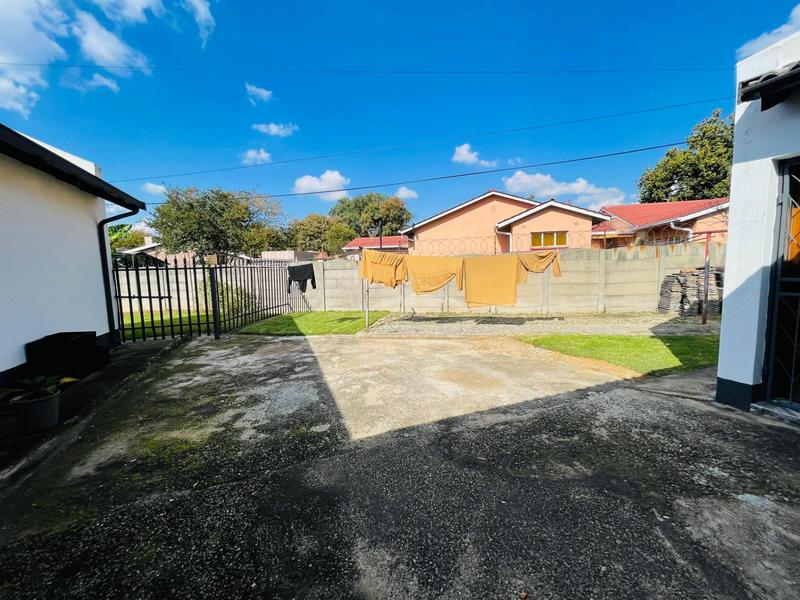 4 Bedroom Property for Sale in Mackenzie Park Gauteng