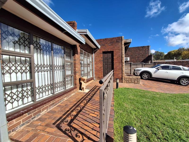 3 Bedroom Property for Sale in Glenvista Gauteng