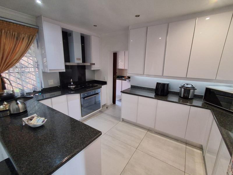 3 Bedroom Property for Sale in Glenvista Gauteng