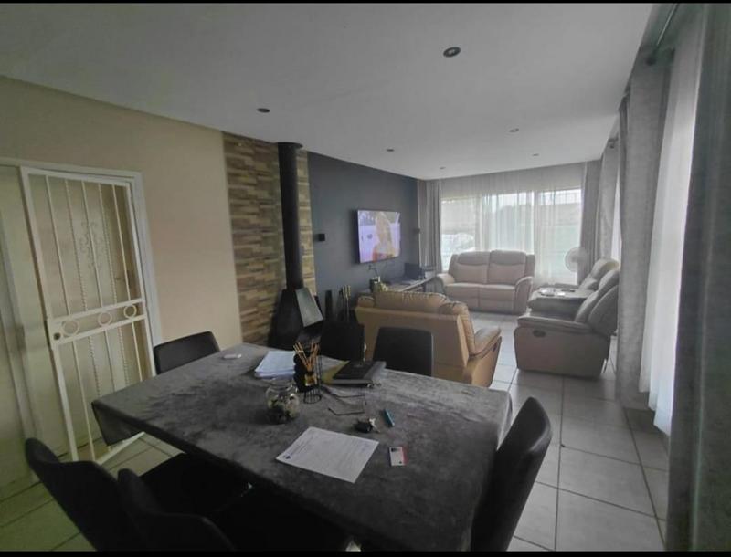 3 Bedroom Property for Sale in Roseacre Gauteng