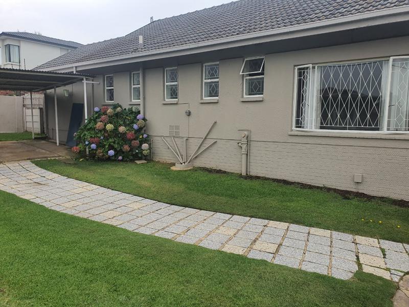 6 Bedroom Property for Sale in Victory Park Gauteng