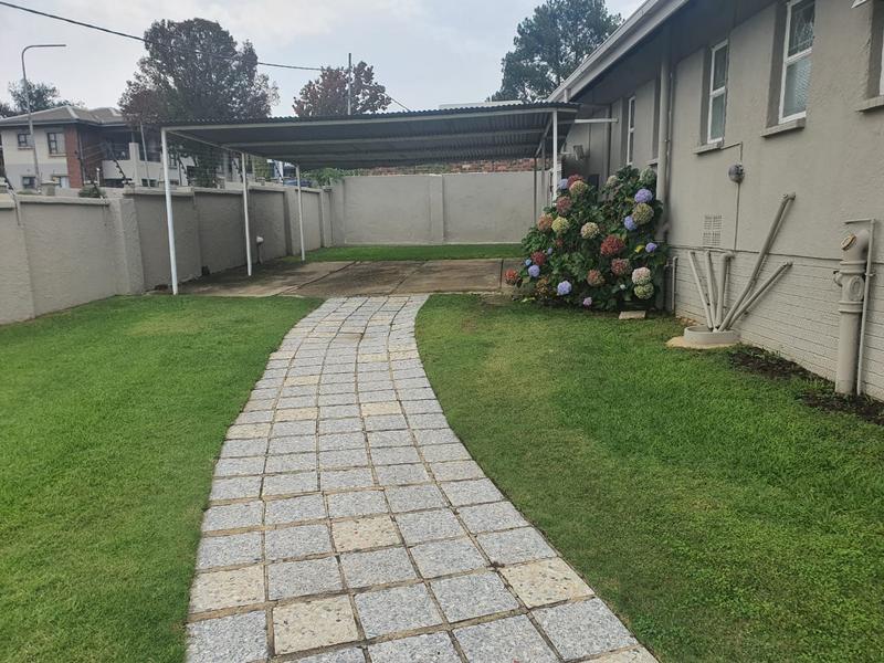 6 Bedroom Property for Sale in Victory Park Gauteng