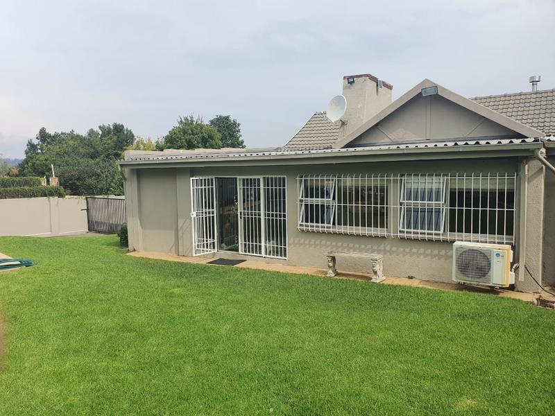 6 Bedroom Property for Sale in Victory Park Gauteng