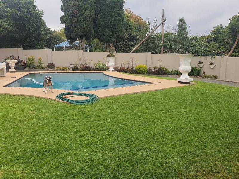 6 Bedroom Property for Sale in Victory Park Gauteng
