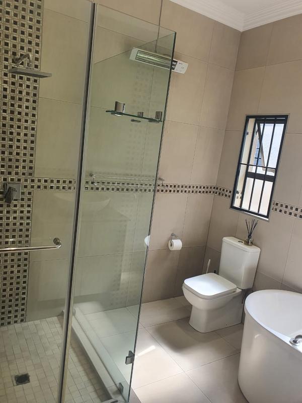 6 Bedroom Property for Sale in Victory Park Gauteng
