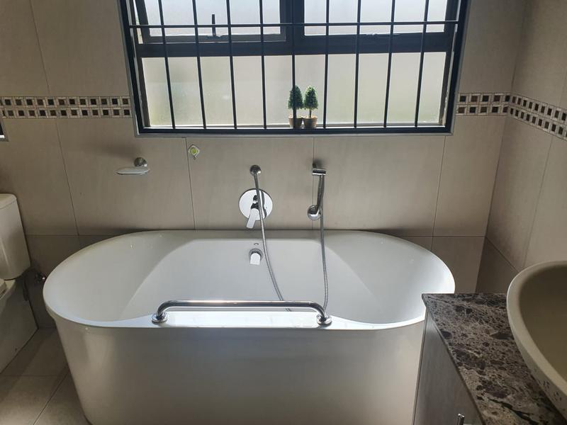 6 Bedroom Property for Sale in Victory Park Gauteng