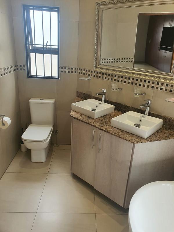 6 Bedroom Property for Sale in Victory Park Gauteng