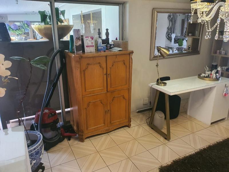 6 Bedroom Property for Sale in Victory Park Gauteng