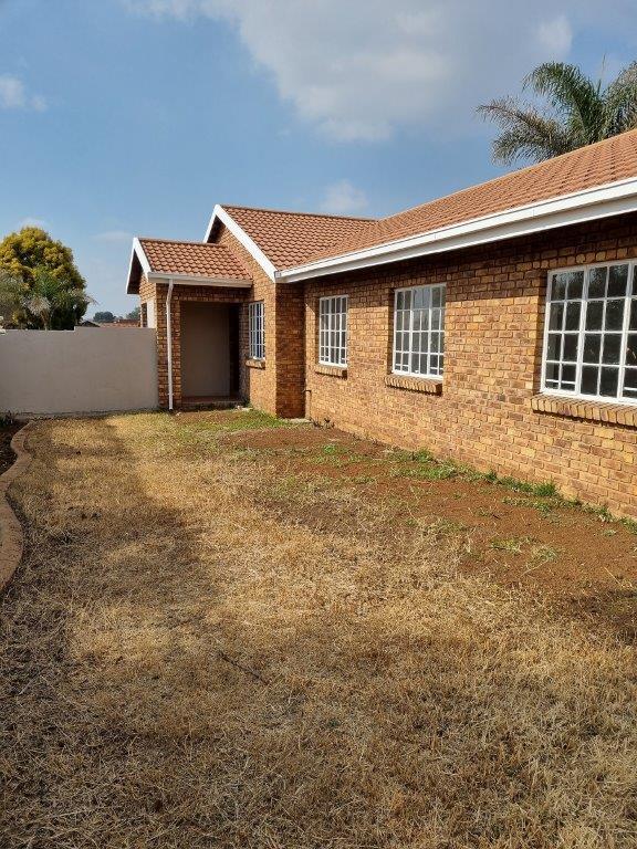 To Let 3 Bedroom Property for Rent in Petersfield Gauteng