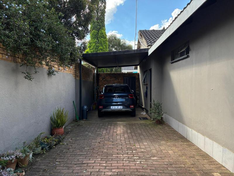To Let 1 Bedroom Property for Rent in Glen Marais Gauteng
