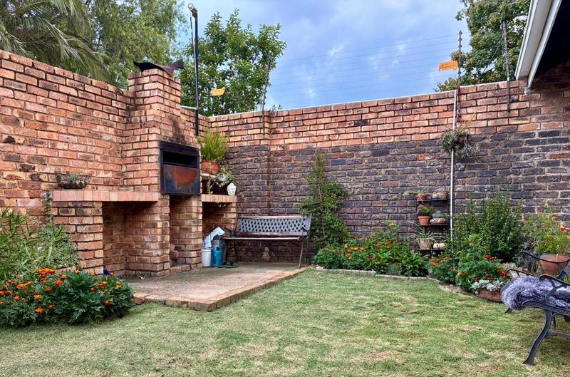 To Let 1 Bedroom Property for Rent in Glen Marais Gauteng