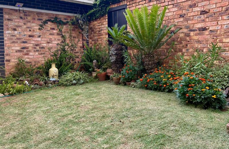 To Let 1 Bedroom Property for Rent in Glen Marais Gauteng
