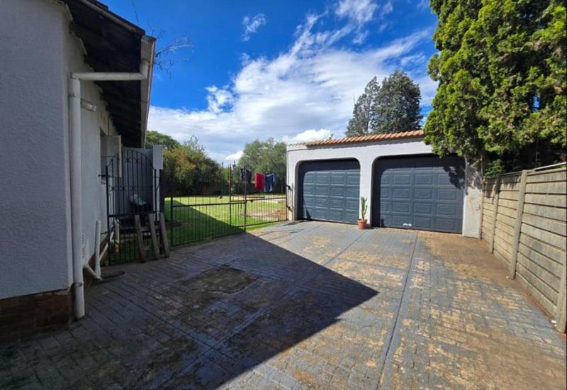 3 Bedroom Property for Sale in Brackendowns Gauteng