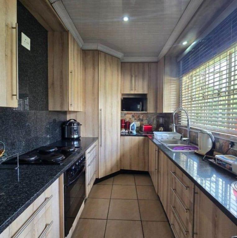 3 Bedroom Property for Sale in Brackendowns Gauteng