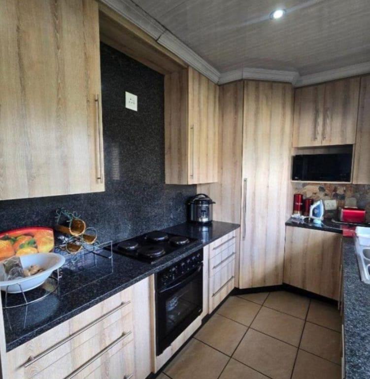 3 Bedroom Property for Sale in Brackendowns Gauteng